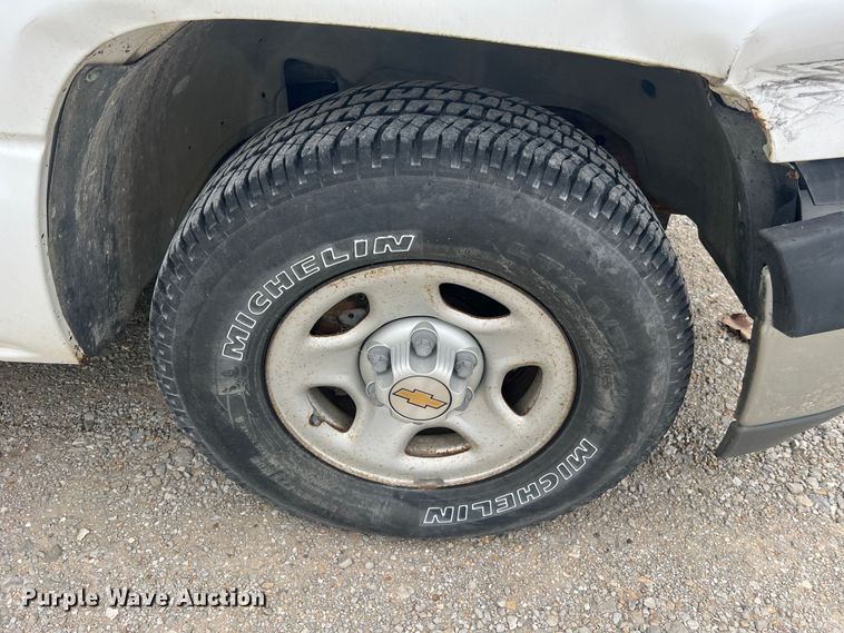 image for item MR9859 2002 Chevrolet Silverado  1500  Ext. Cab pickup truck