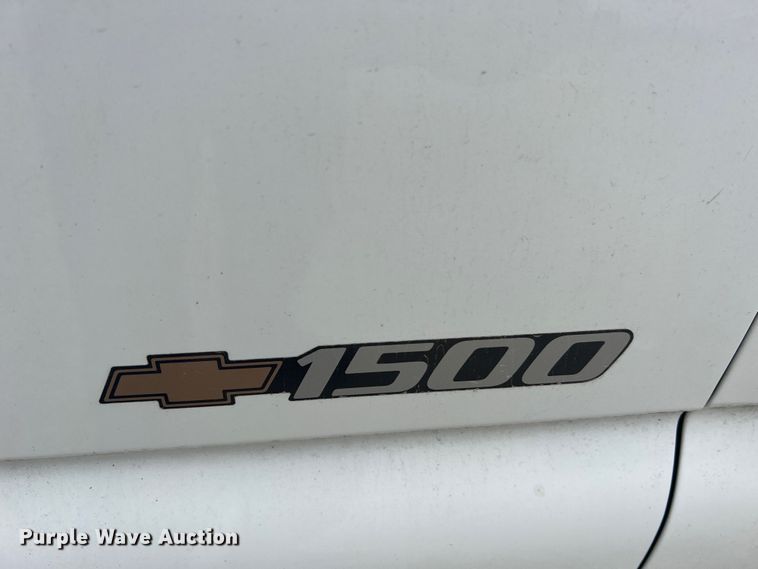 image for item MR9859 2002 Chevrolet Silverado  1500  Ext. Cab pickup truck