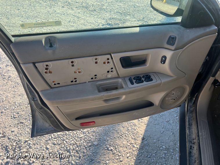 image for item MR9949 2006 Ford Taurus SE