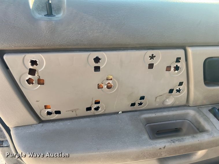 image for item MR9949 2006 Ford Taurus SE