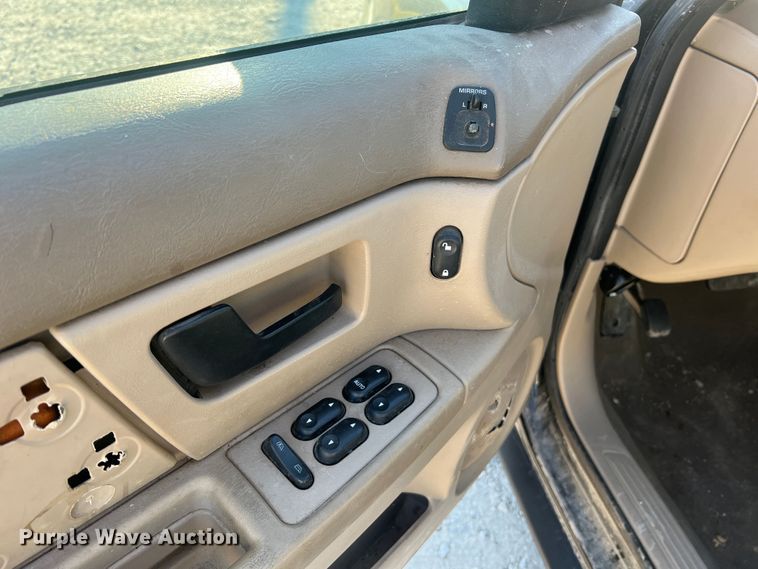 image for item MR9949 2006 Ford Taurus SE