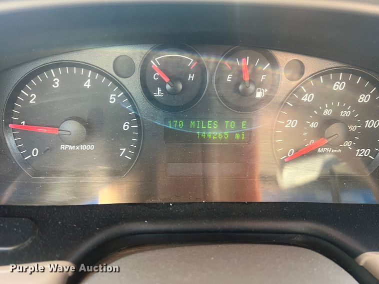 image for item MR9949 2006 Ford Taurus SE