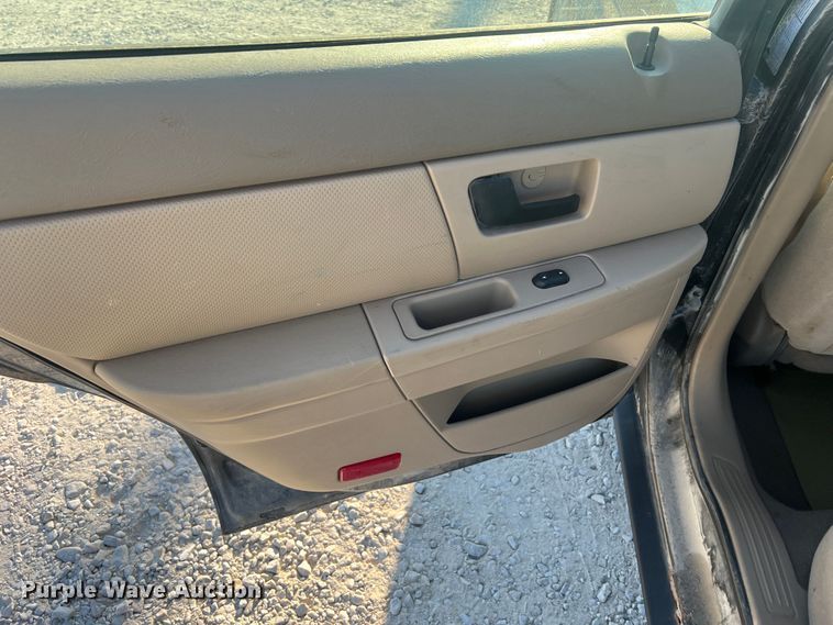 image for item MR9949 2006 Ford Taurus SE