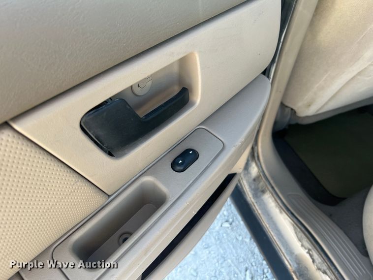 image for item MR9949 2006 Ford Taurus SE