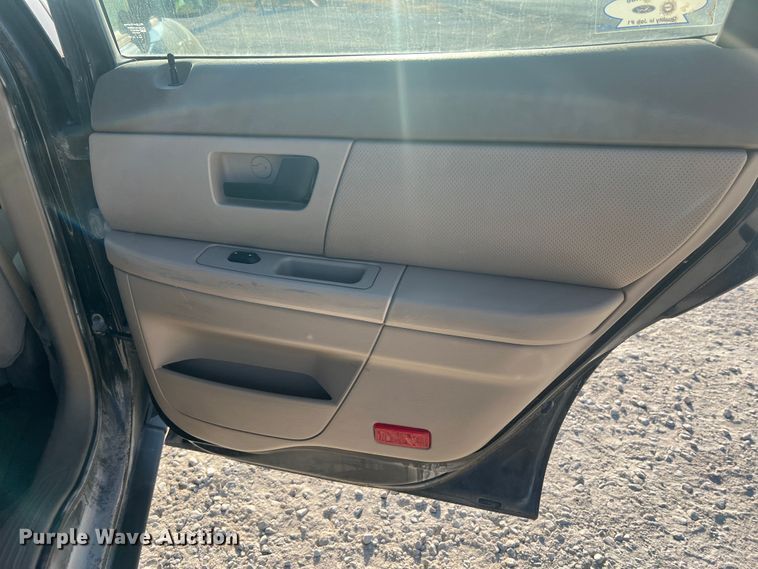 image for item MR9949 2006 Ford Taurus SE