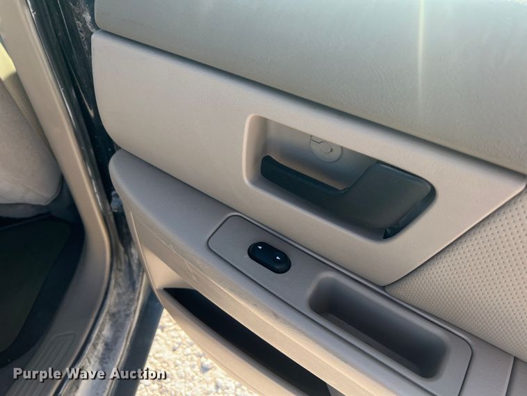 image for item MR9949 2006 Ford Taurus SE