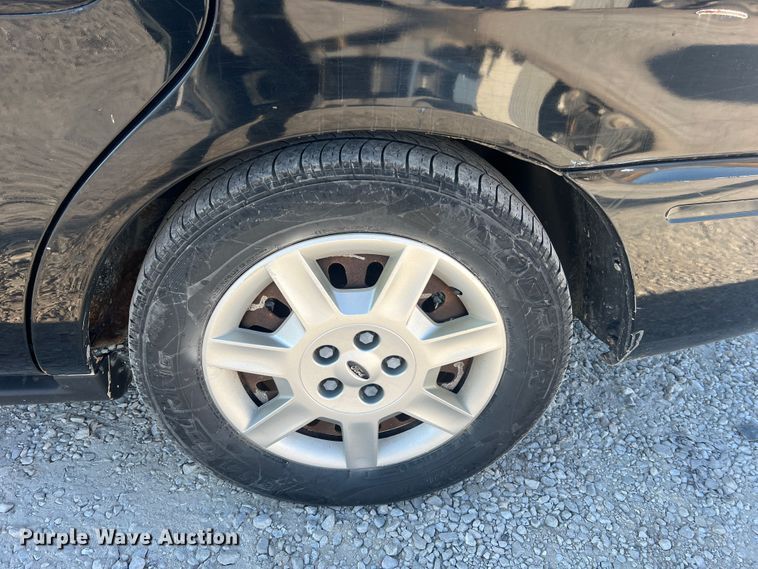 image for item MR9949 2006 Ford Taurus SE