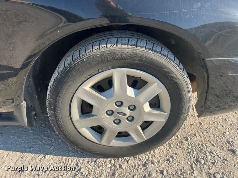 image for item MR9949 2006 Ford Taurus SE