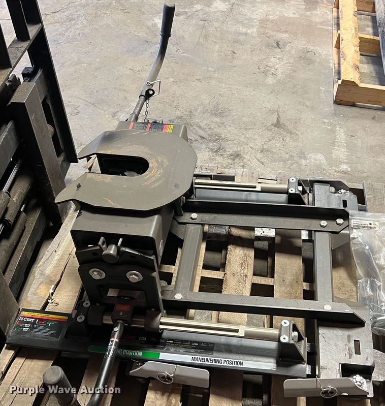 image for item MR9968 Curt E16  fifth wheel hitch