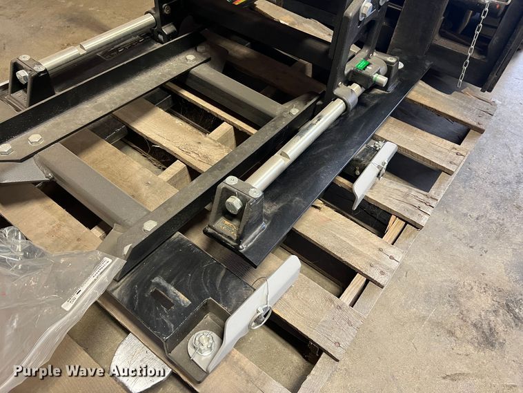 image for item MR9968 Curt E16  fifth wheel hitch