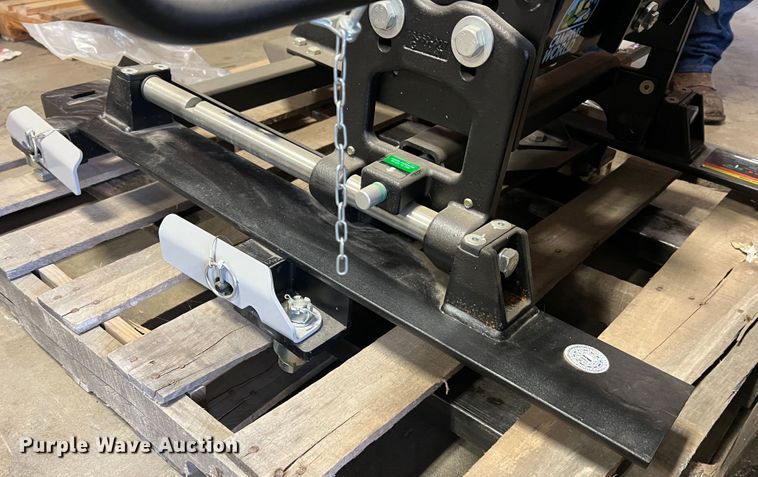 image for item MR9968 Curt E16  fifth wheel hitch