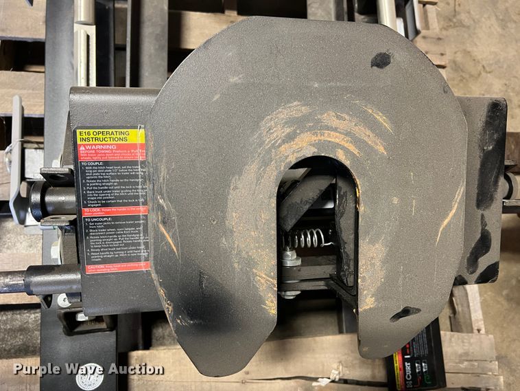 image for item MR9968 Curt E16  fifth wheel hitch