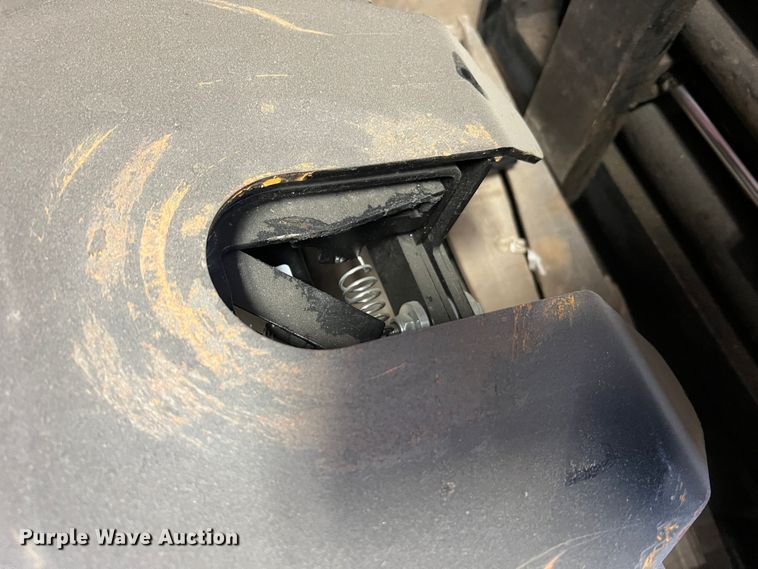 image for item MR9968 Curt E16  fifth wheel hitch