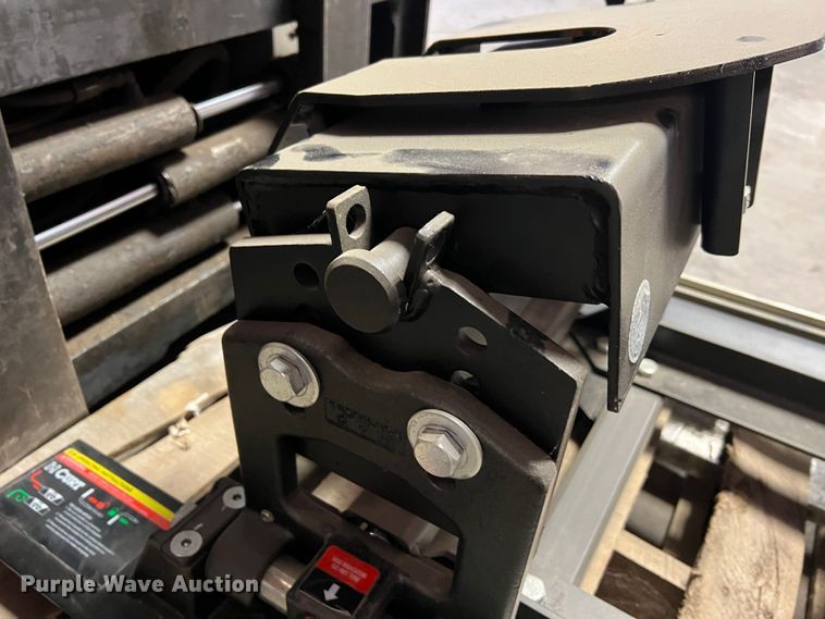 image for item MR9968 Curt E16  fifth wheel hitch