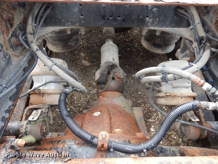 image for item MW9297 2000 Freightliner FLD112  semi truck