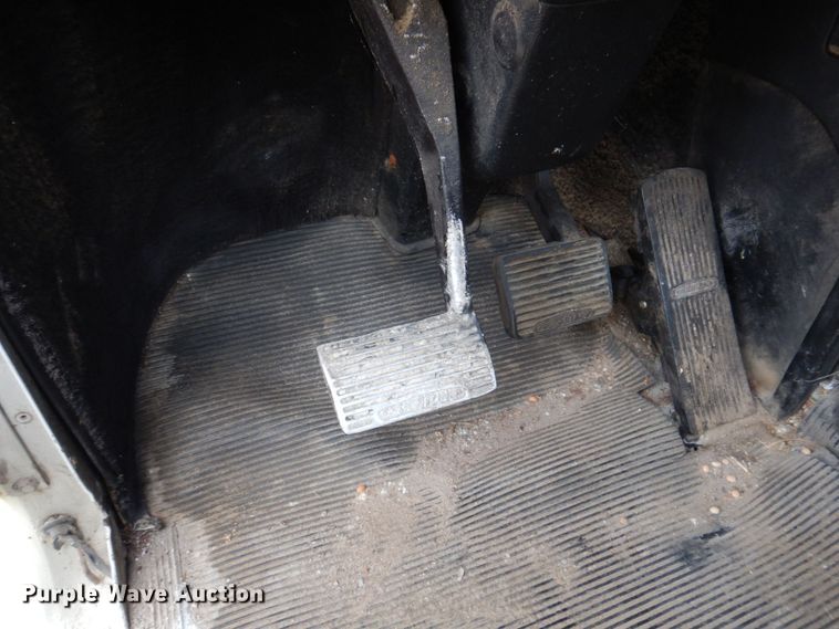 image for item MW9297 2000 Freightliner FLD112  semi truck