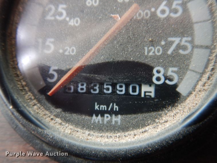 image for item MW9297 2000 Freightliner FLD112  semi truck