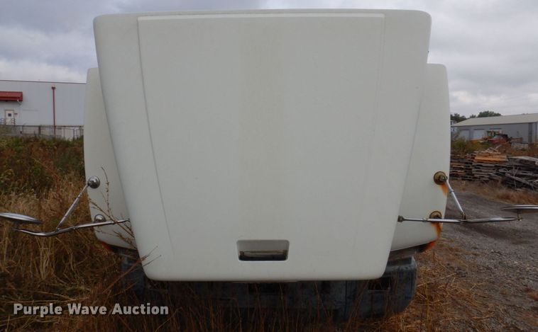 image for item MW9297 2000 Freightliner FLD112  semi truck