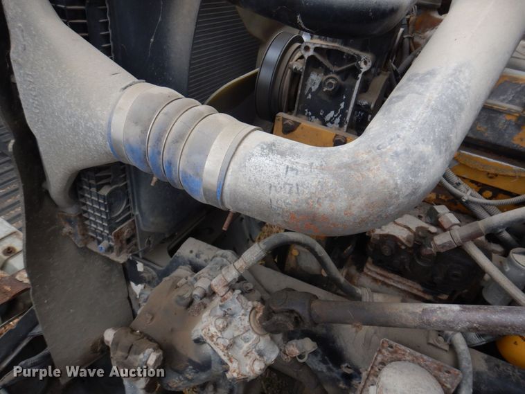 image for item MW9297 2000 Freightliner FLD112  semi truck