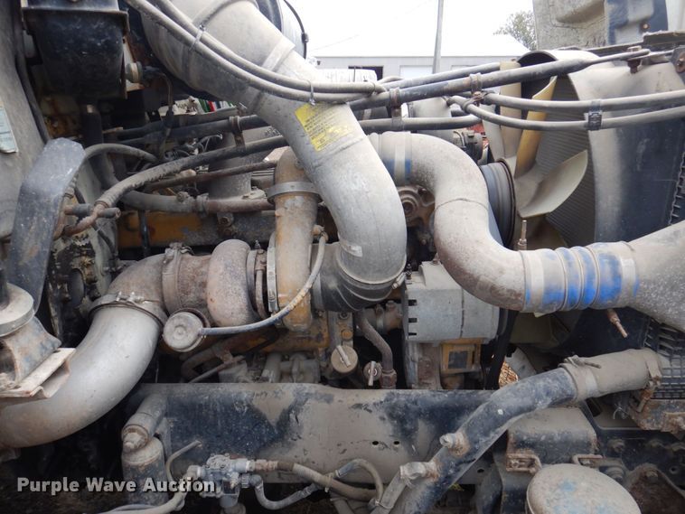 image for item MW9297 2000 Freightliner FLD112  semi truck