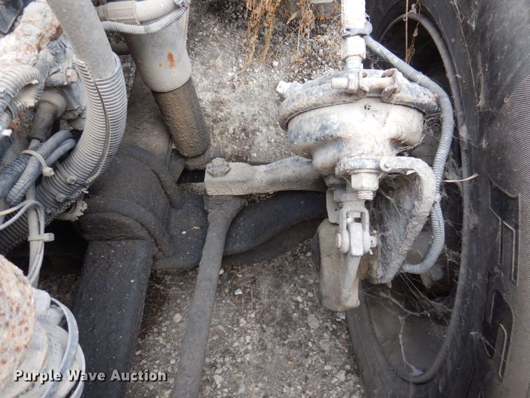 image for item MW9297 2000 Freightliner FLD112  semi truck