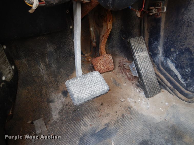 image for item MW9304 1995 White GMC WG  fertilizer delivery truck