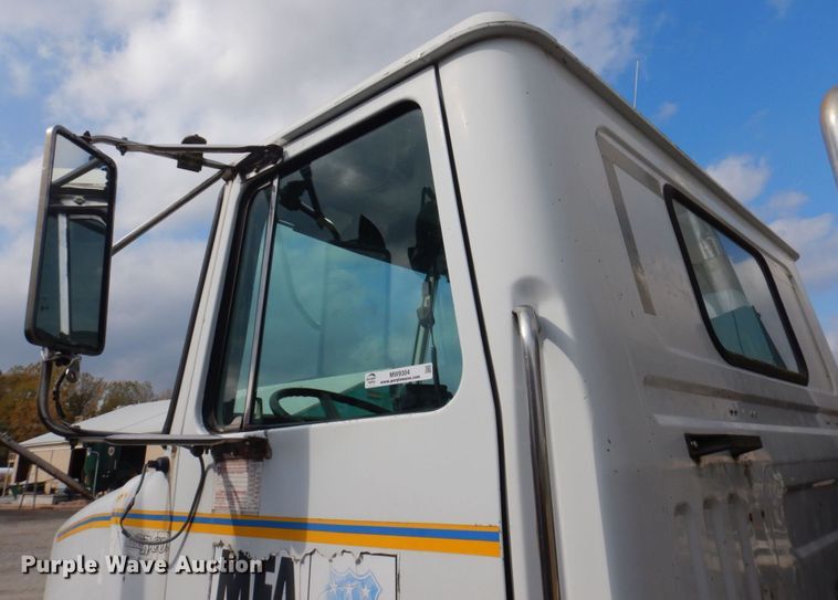 image for item MW9304 1995 White GMC WG  fertilizer delivery truck