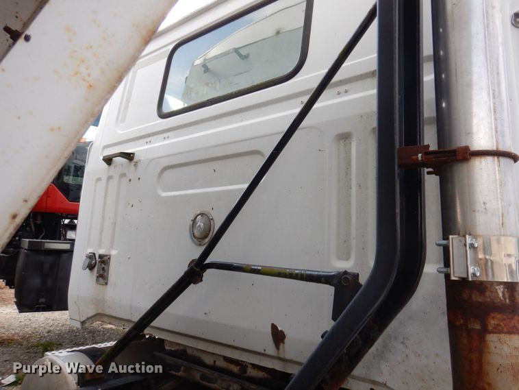 image for item MW9304 1995 White GMC WG  fertilizer delivery truck