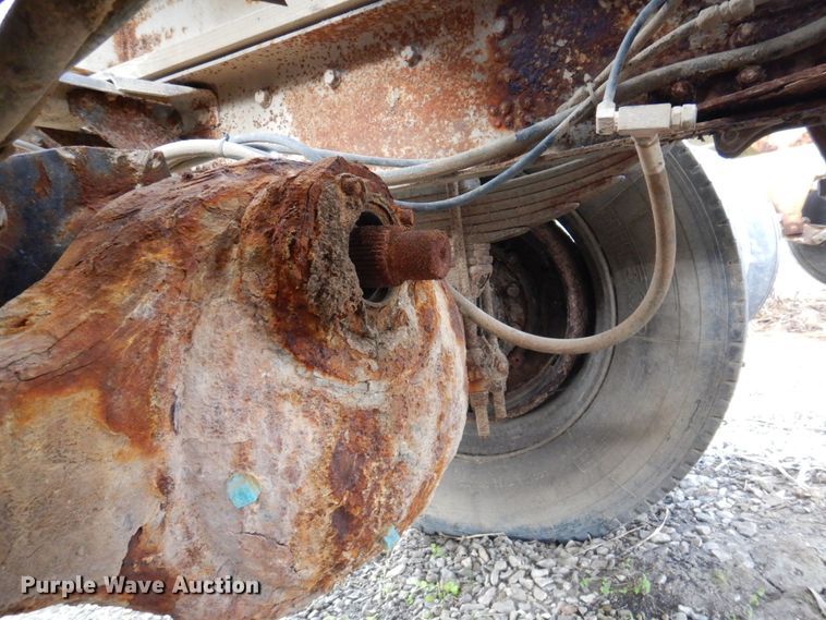 image for item MW9304 1995 White GMC WG  fertilizer delivery truck