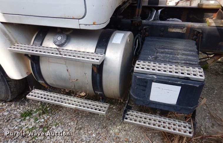 image for item MW9304 1995 White GMC WG  fertilizer delivery truck