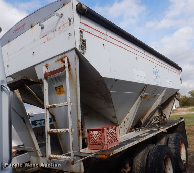 image for item MW9304 1995 White GMC WG  fertilizer delivery truck