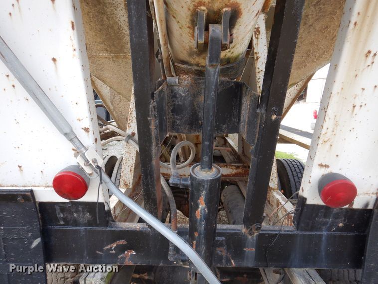 image for item MW9304 1995 White GMC WG  fertilizer delivery truck