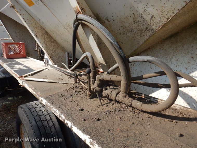 image for item MW9304 1995 White GMC WG  fertilizer delivery truck