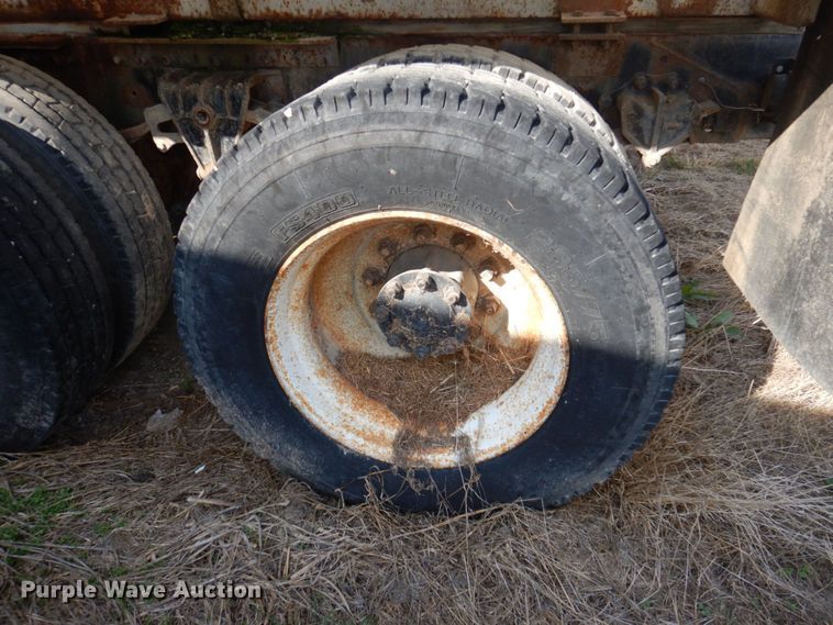 image for item MW9304 1995 White GMC WG  fertilizer delivery truck