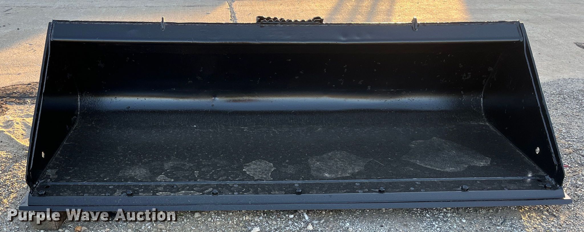 Caterpillar skid steer bucket in Saint Joseph, MO Item DR7284 sold