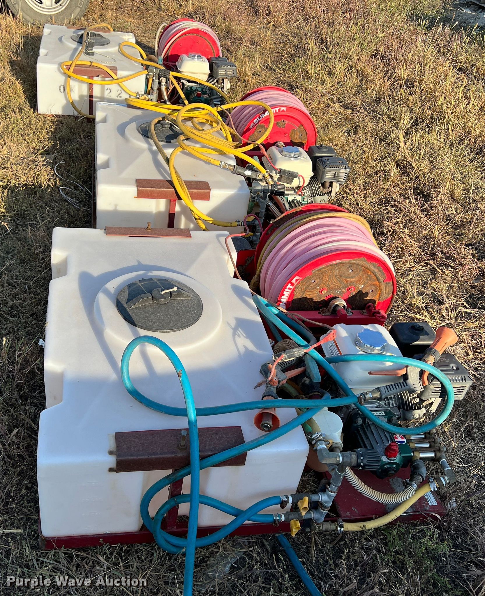 (3) sprayers in Vinita, OK Item KF9894 sold Purple Wave