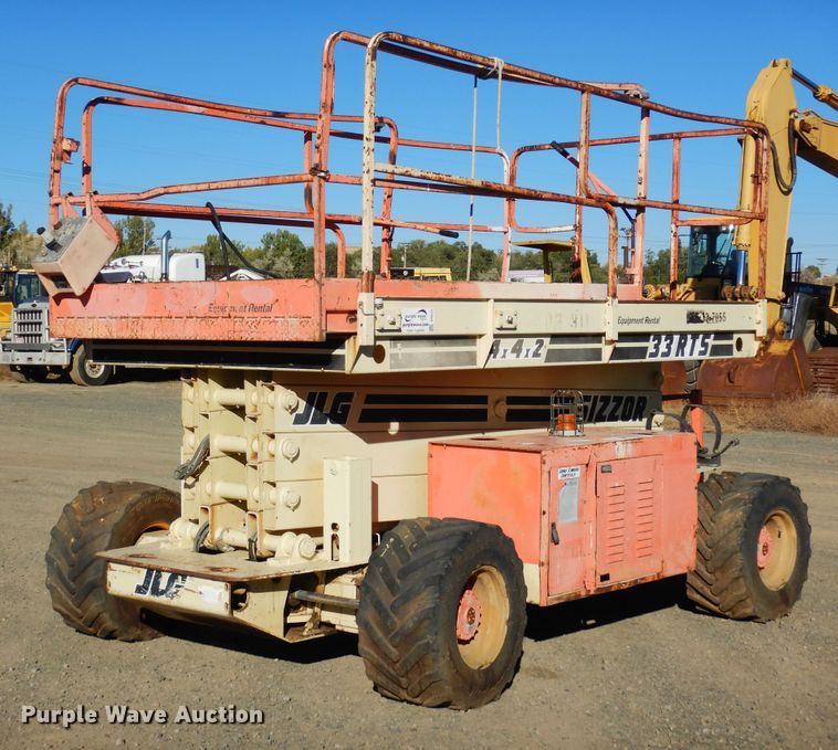image for item DF8173 1997 JLG 33RTS  scissor lift