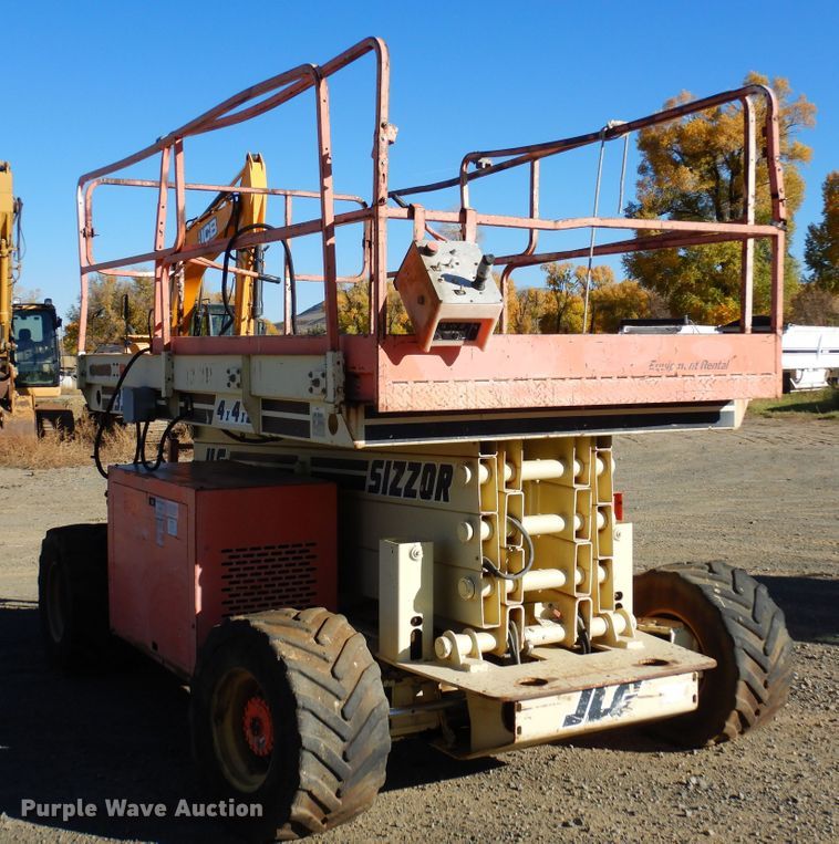 image for item DF8173 1997 JLG 33RTS  scissor lift
