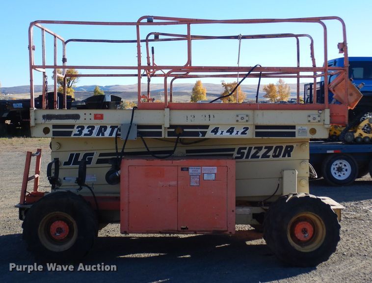 image for item DF8173 1997 JLG 33RTS  scissor lift