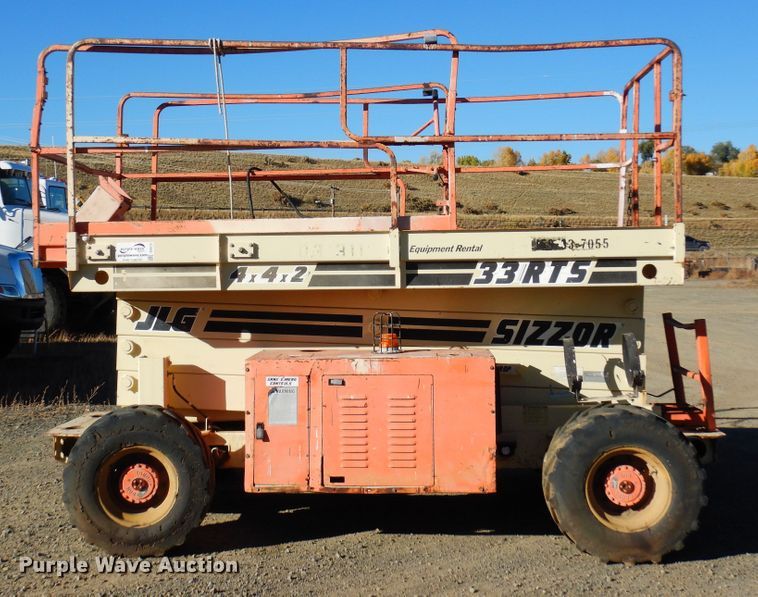 image for item DF8173 1997 JLG 33RTS  scissor lift