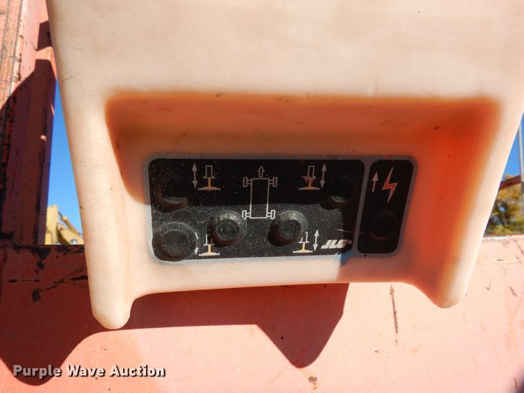 image for item DF8173 1997 JLG 33RTS  scissor lift