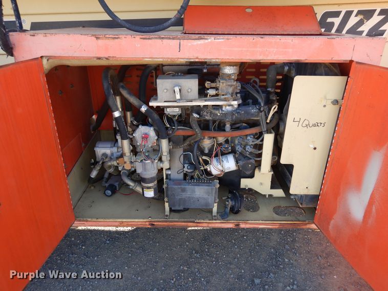 image for item DF8173 1997 JLG 33RTS  scissor lift