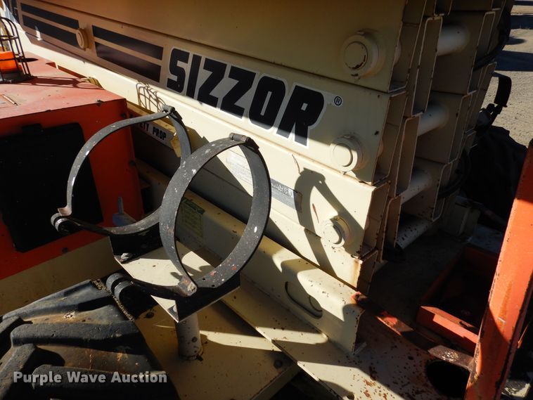 image for item DF8173 1997 JLG 33RTS  scissor lift