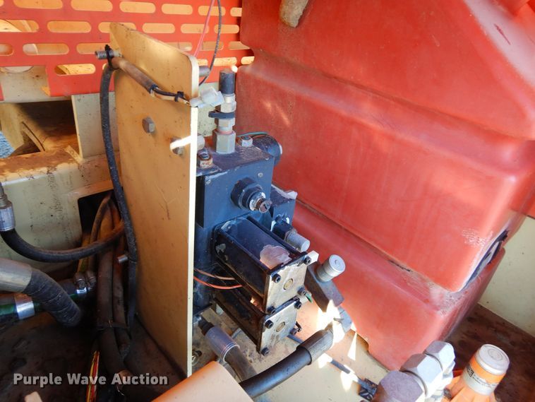 image for item DF8173 1997 JLG 33RTS  scissor lift