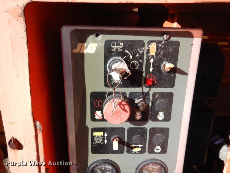 image for item DF8173 1997 JLG 33RTS  scissor lift