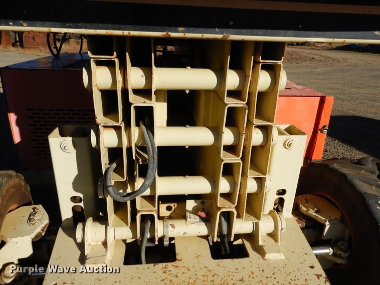 image for item DF8173 1997 JLG 33RTS  scissor lift