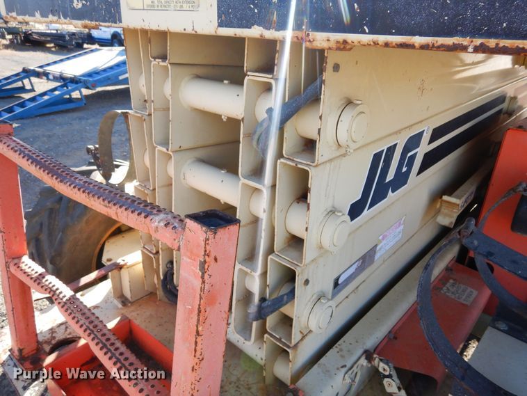 image for item DF8173 1997 JLG 33RTS  scissor lift