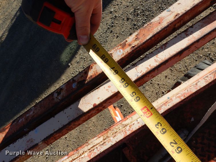 image for item DF8173 1997 JLG 33RTS  scissor lift