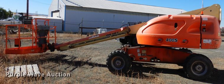 image for item DF8176 2007 JLG 400S  boom lift