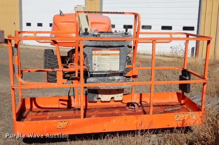 image for item DF8176 2007 JLG 400S  boom lift